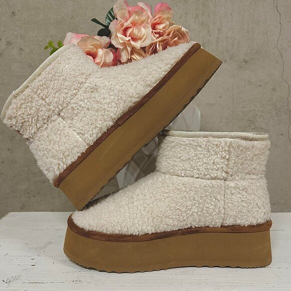 NWOT Steve Madden Crue Sherpa Platform Ankle Boots - Picture 3 of 5